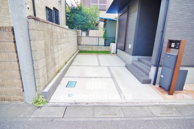 Kolet越谷大袋の駐車場