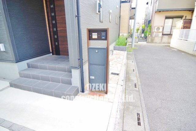 Kolet越谷大袋のエントランス