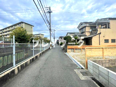 【前面道路含む現地写真】 | 条東小・南向き・土地28坪・建築条件なし・更地渡し・泉大津市末広町2丁目 | 前面道路含む現地写真です
