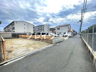 【前面道路含む現地写真】 | 条東小・南向き・土地28坪・建築条件なし・更地渡し・泉大津市末広町2丁目 | 前面道路含む現地写真です