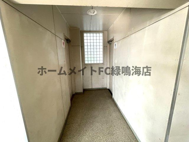 滝の水店舗　1棟3階建てビルの内装