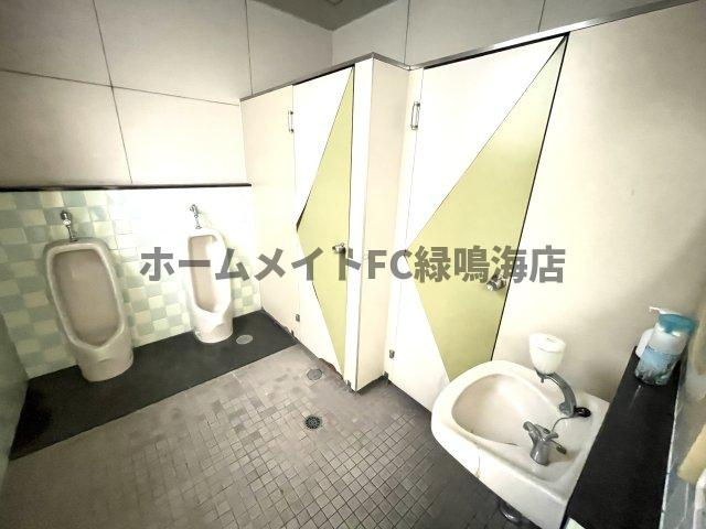 滝の水店舗　1棟3階建てビルのトイレ