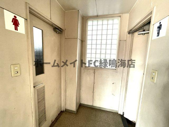 滝の水店舗　1棟3階建てビルのトイレ