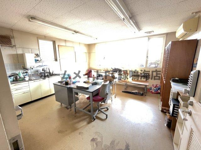 滝の水店舗　1棟3階建てビルの内装