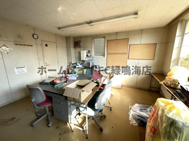 滝の水店舗　1棟3階建てビルの内装