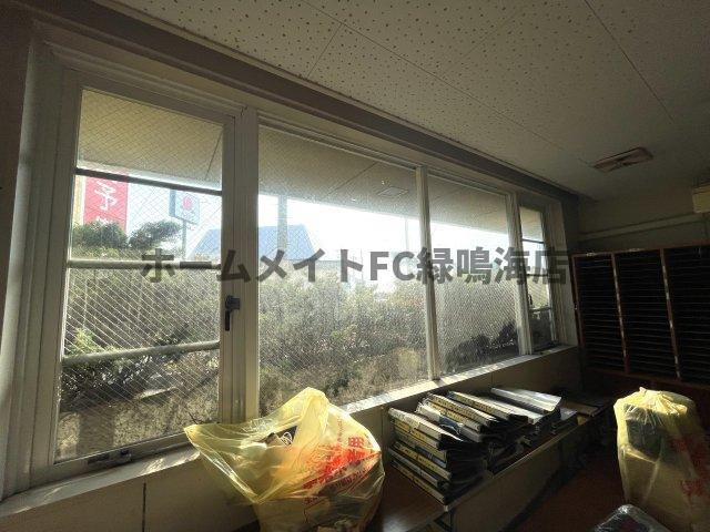 滝の水店舗　1棟3階建てビルの内装