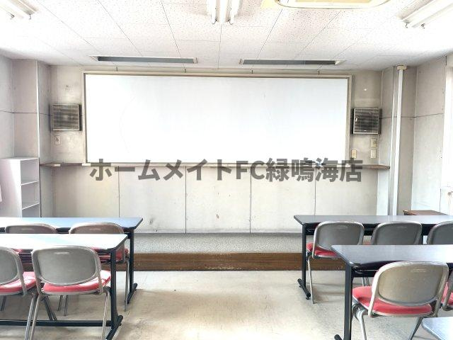 滝の水店舗　1棟3階建てビルの内装