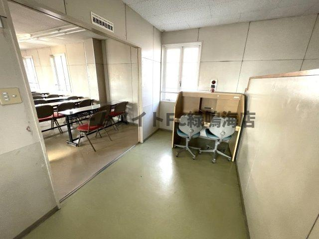 滝の水店舗　1棟3階建てビルの内装