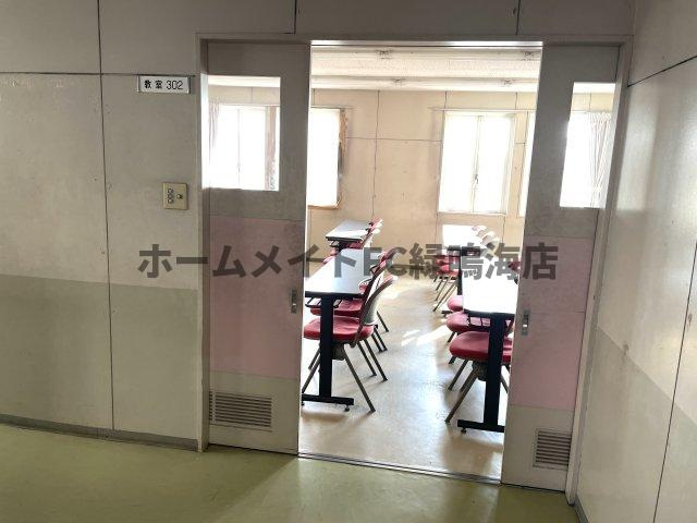 滝の水店舗　1棟3階建てビルの内装