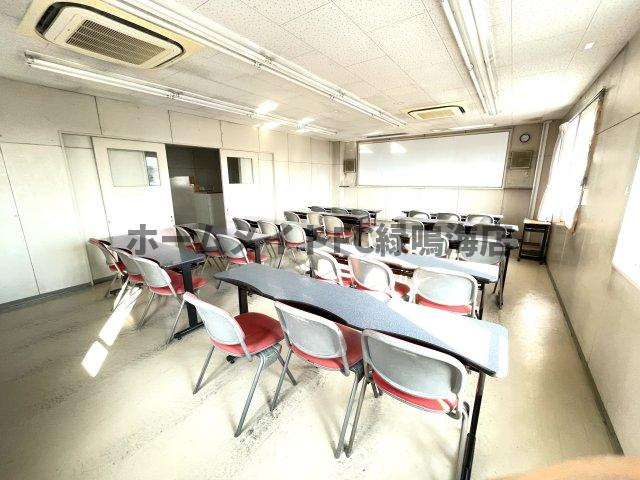 滝の水店舗　1棟3階建てビルの内装