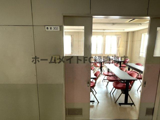 滝の水店舗　1棟3階建てビルの内装