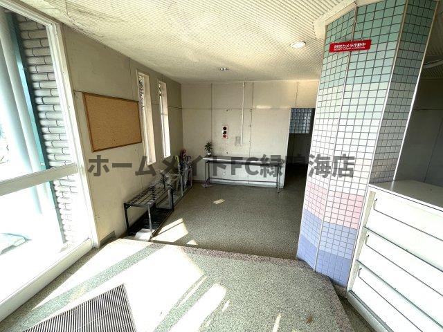 滝の水店舗　1棟3階建てビルの内装