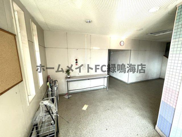 滝の水店舗　1棟3階建てビルの内装