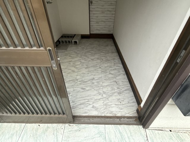 中浜UY借家の玄関