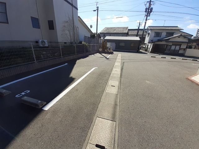 宗像市赤間４丁目のアパートの駐車場