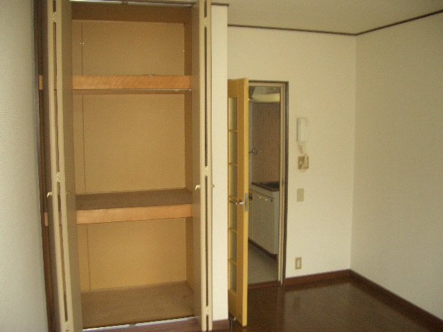 ＥＳＴＡＴＥ紫苑Ｎｏ．２の収納|３段タイプの収納です