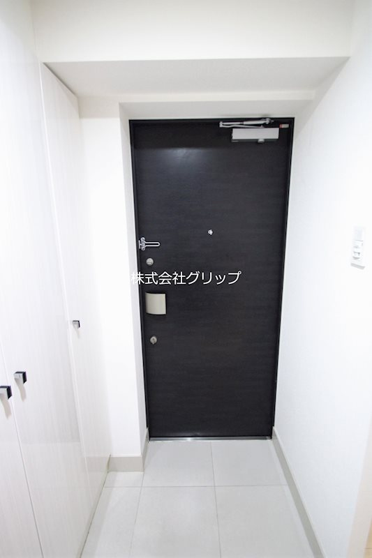 Le'a横濱東口壱番館の玄関