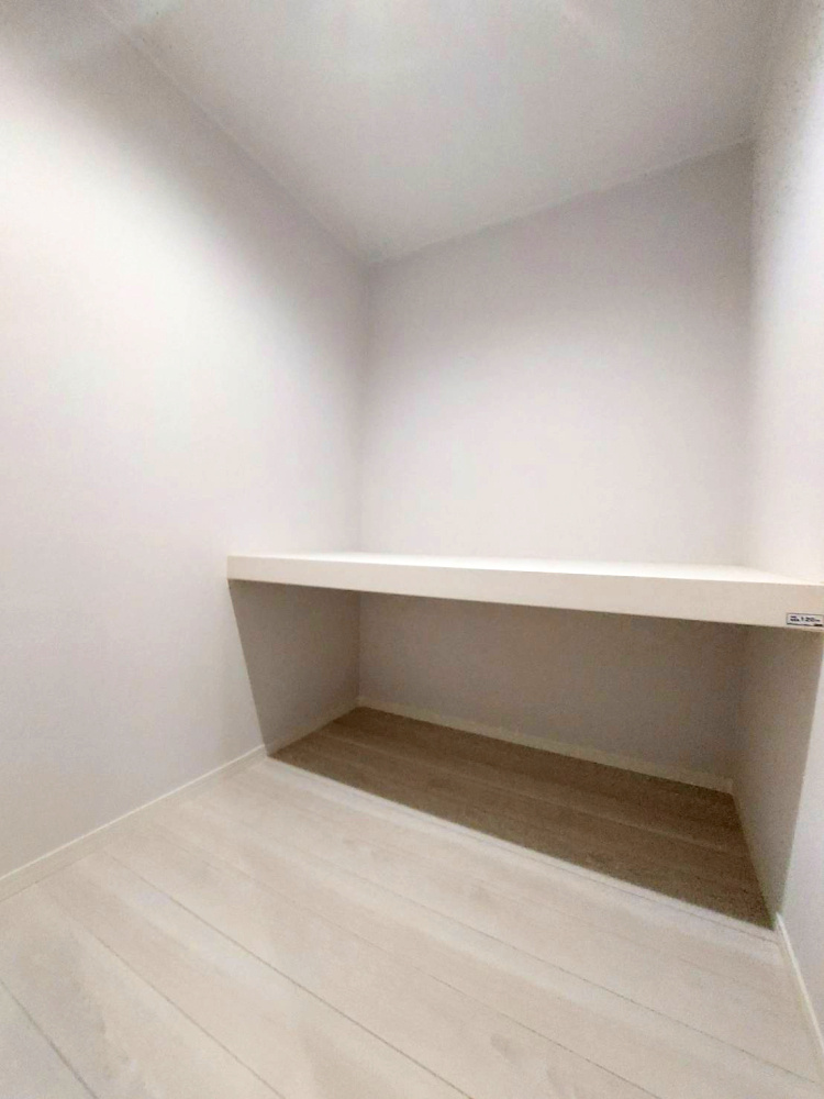 真栄3条2丁目[B]の収納|約3.0帖の納戸！