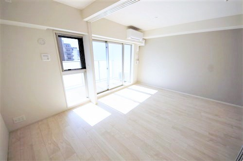 【洋室】 | OPUS RESIDENCE SHINSAIBASHI SOUTH