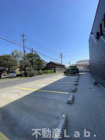 ファースト松橋の駐車場