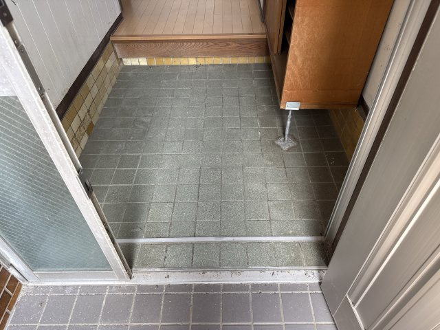 上大野貸家の玄関