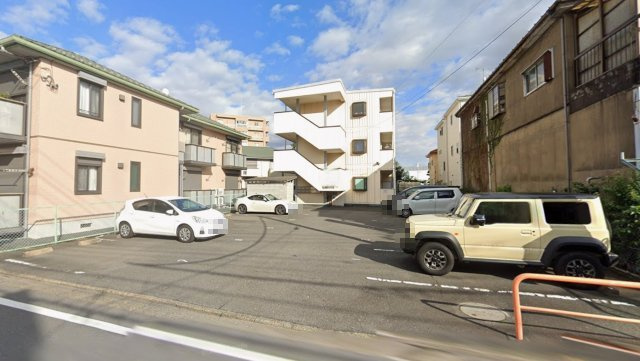 マンション鴨下の駐車場