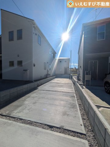 Livele Garden.S　小川町角山第4の駐車場|2台駐車可能なスペース完備
しっかり舗装してある駐車スペースで天気が悪く足元が悪い日でも乗り降りしやすい♪