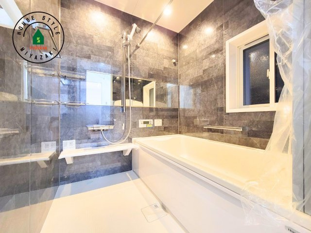 パティオニュータウン月見ヶ丘（31号棟）の浴室|1日の疲れを癒してくれる広々バスルーム。雨の日のお洗濯にも大活躍な浴室乾燥機付です！