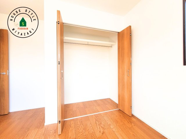 パティオニュータウン月見ヶ丘（31号棟）の収納|洋服や大きな荷物が多い方や人数の多いご家族などは、一般的なクローゼットよりもウォークインクローゼットのほうが使い勝手が良いです。