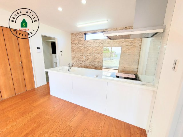 パティオニュータウン月見ヶ丘（31号棟）のダイニング|キッチンから立ち込める香りが今日の料理を期待させます。