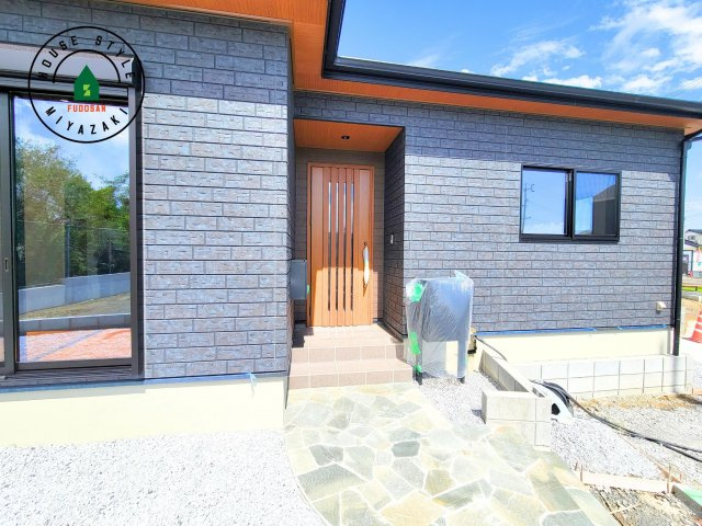 パティオニュータウン月見ヶ丘（31号棟）の玄関|おでかけの時も帰った時も、「我が家」を最初に感じでもらえる素敵な空間に。