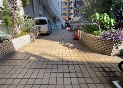 【その他共用部分】 | アカデミーグローリア初穂合同ビル | 共用部分は、一棟の建物に住む区分所有者全員が共同で所有するとし、共用部分の管理、補修などは、区分所有者で形成される管理組合が行います。個人の判断で勝手に変更することはできませんので覚えておきましょう。