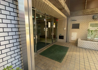 【エントランス】 | アカデミーグローリア初穂合同ビル
