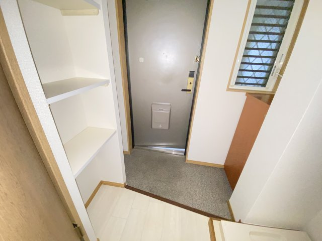 ヒルトップ静山の玄関