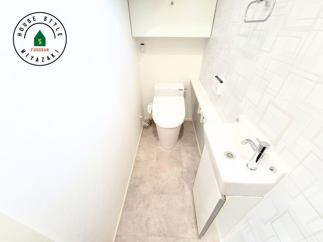 パティオニュータウン月見ヶ丘（41号棟）のトイレ|温水洗浄便座を完備しております。2ヶ所にトイレがあるのは朝の慌ただしい時間も安心です。