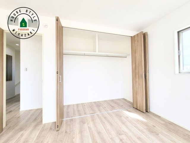 パティオニュータウン月見ヶ丘（41号棟）の収納|洋服や大きな荷物が多い方や人数の多いご家族などは、一般的なクローゼットよりもウォークインクローゼットのほうが使い勝手が良いです。