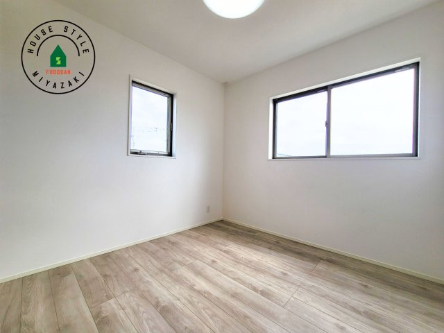 パティオニュータウン月見ヶ丘（41号棟）の子供部屋|穏やかな光が差し込む室内には、穏やかな時間が流れます。