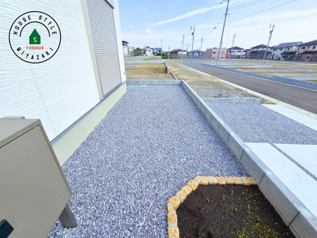 パティオニュータウン月見ヶ丘（41号棟）の庭|お庭で自由な時間を過ごせます。