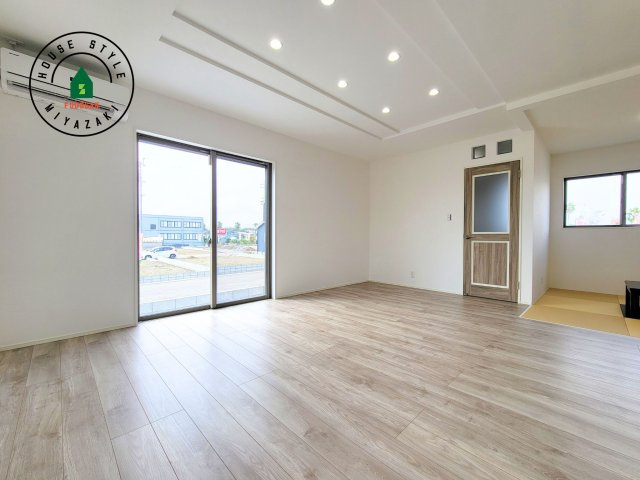 パティオニュータウン月見ヶ丘（41号棟）の居間・リビング|多くの時間を過すことになるリビングだからこそ、いつも穏やかな空間・解放感が味わえ毎日が充実します。