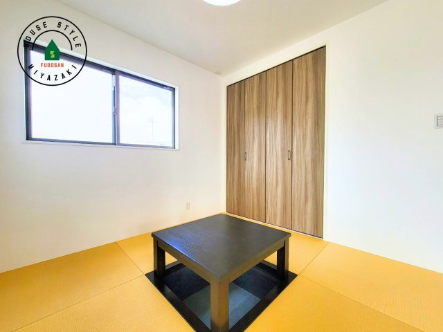 パティオニュータウン月見ヶ丘（41号棟）の和室|リビング横の和室は、掘りごたつ付きです！お子様のお昼寝や遊び場としても活躍しそう。