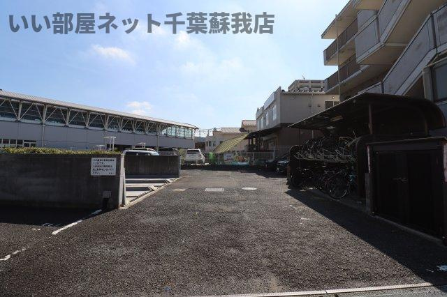 ハイツおゆみ野　Ⅰの駐車場|駐車場に車を止められます