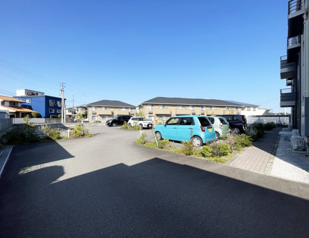 徳島市中島田町２丁目の賃貸マンションの駐車場