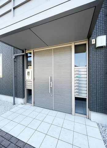 徳島市中島田町２丁目の賃貸マンションのエントランス