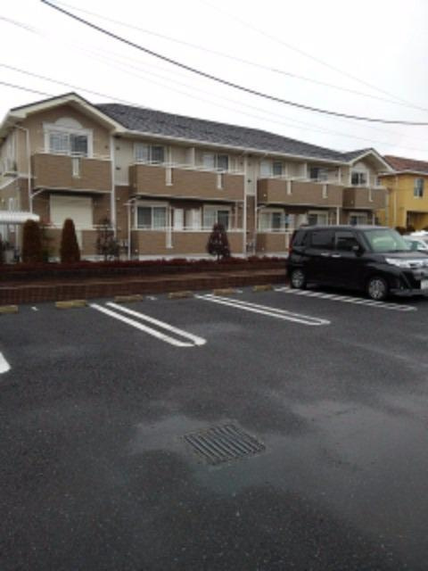 クローバーレジデンスXの駐車場