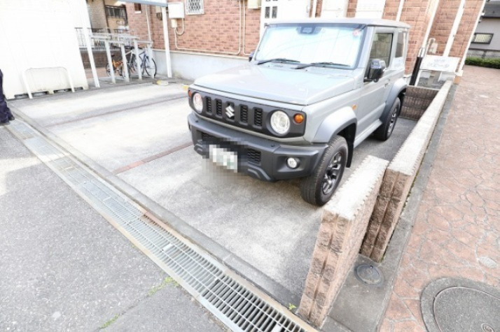 ヴィラ・リエータの駐車場