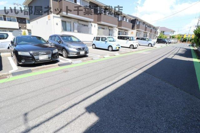 プルミエール　A棟の駐車場|車をお持ちの方に嬉しい駐車場付きの物件です