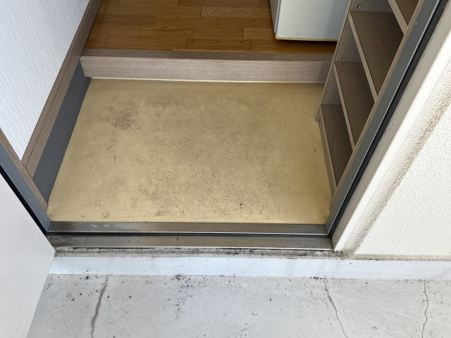 リバーパレス浜田の玄関