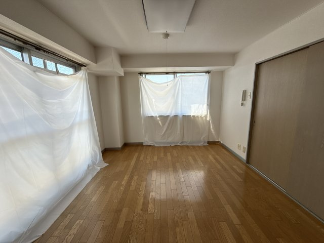 リバーパレス浜田の居間・リビング