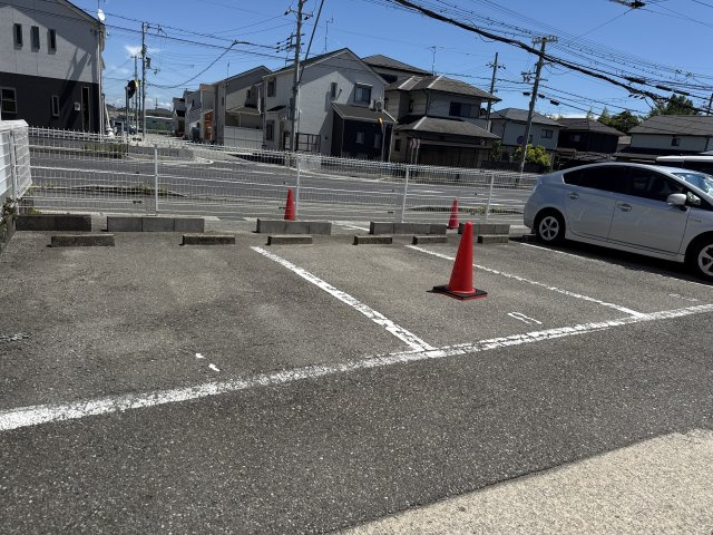 リバーパレス浜田の駐車場