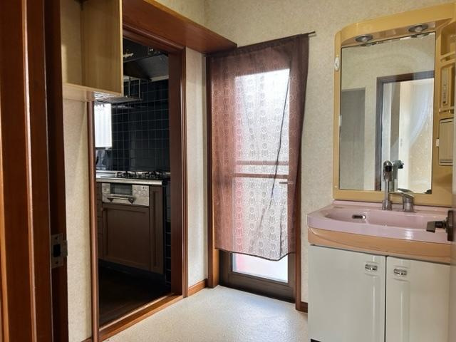 南国市元町　中古戸建の独立洗面台